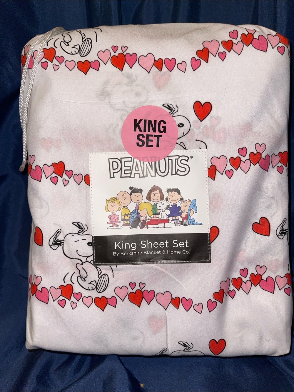 Peanuts King Sheet Set in White with Snoopy with Pink & Red Hearts